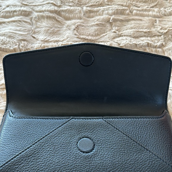 Clutch - Picture 3 of 6